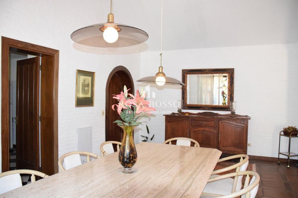 Hermosa propiedad con gran jardin en zona