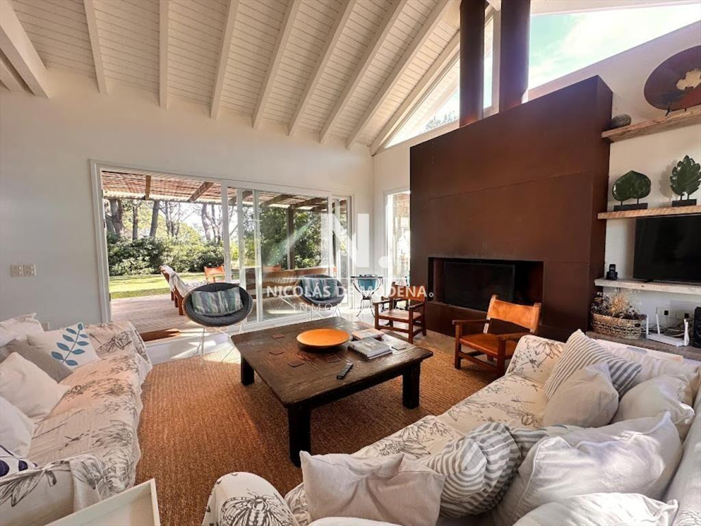 En venta casa de 4 Suites en Pinar del Faro,