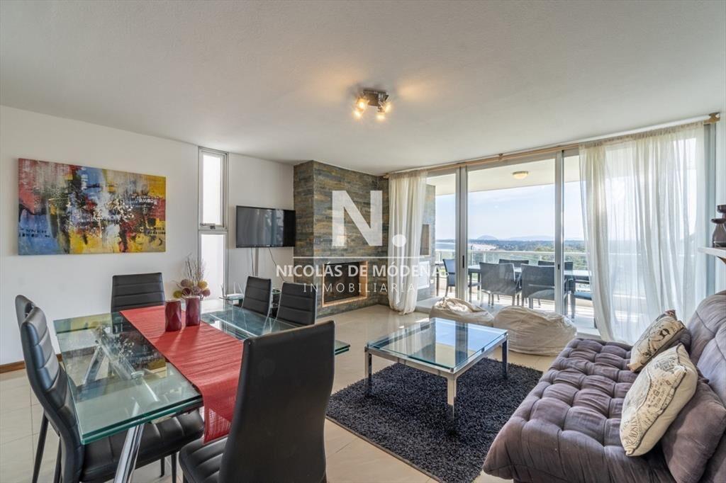 Vende apartamento a metros del mar, de 2 en Punta