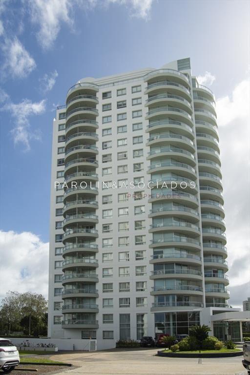 Apartamento en venta de 3 dormitorios Ocean Punta