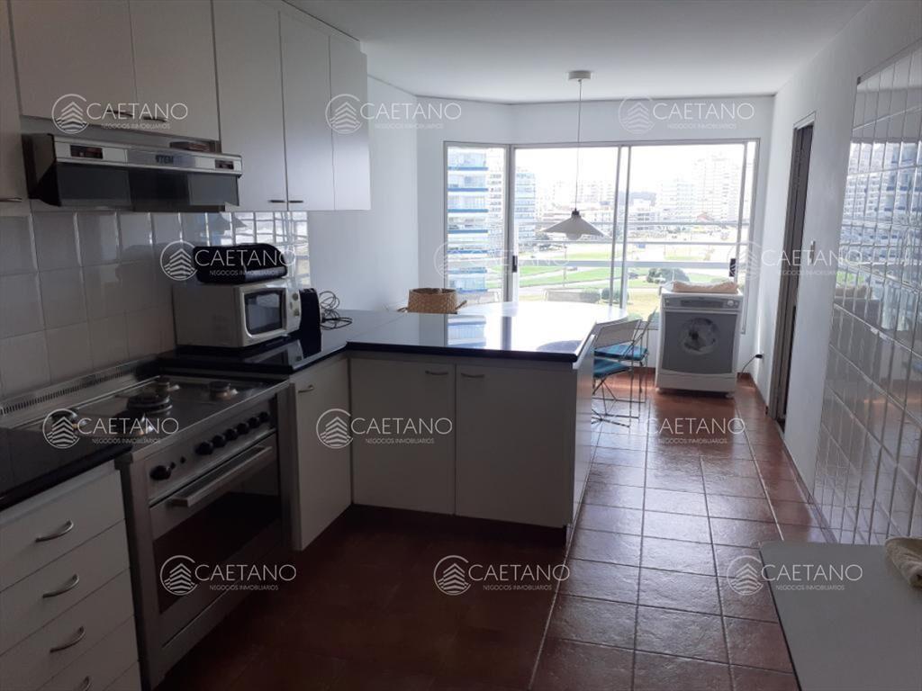 Apartamento de gran dimensiones en torre de