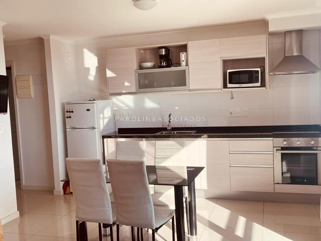 Monoambiente en venta en piso alto, Punta del Este.