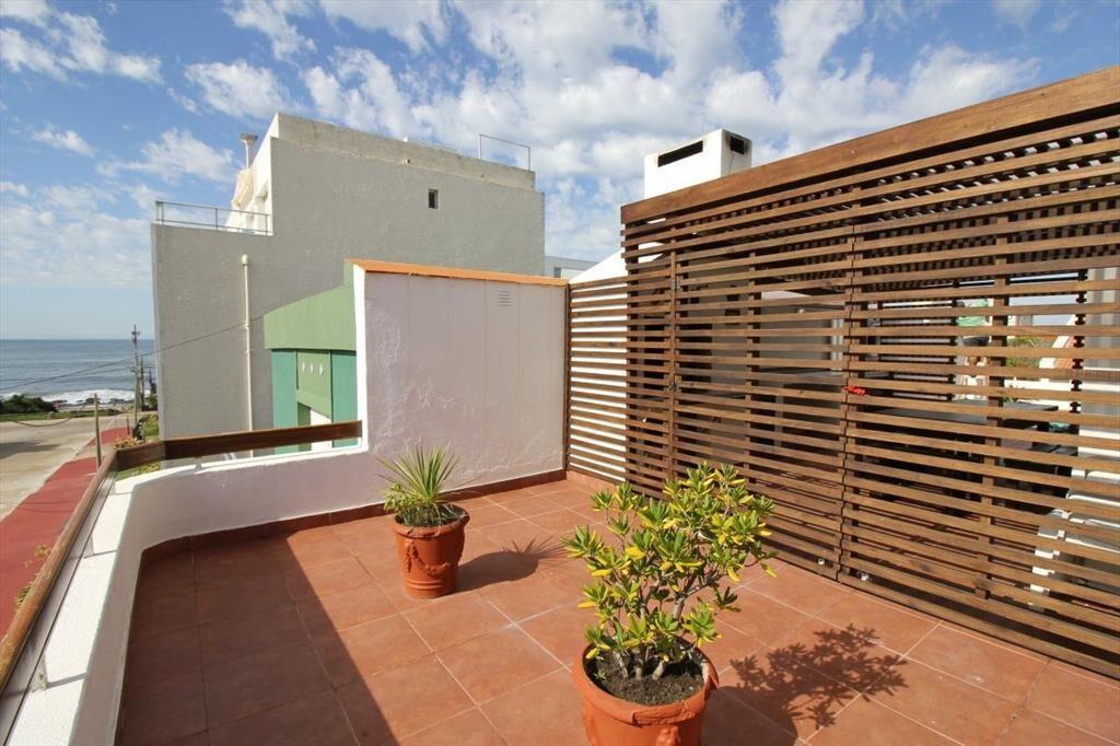 Vendo apartamento 2 dormitorios con gran terraza y parrille