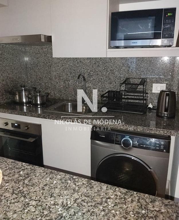 Vende apartamento de 1 dormitorio y medio en del