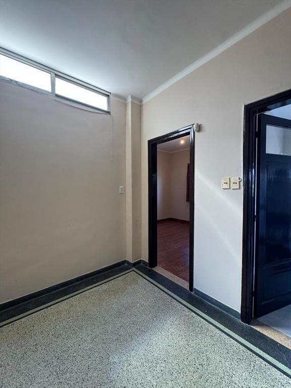 Alquiler Casa de altos 2 dormitorios con balcón a Gral. Flo