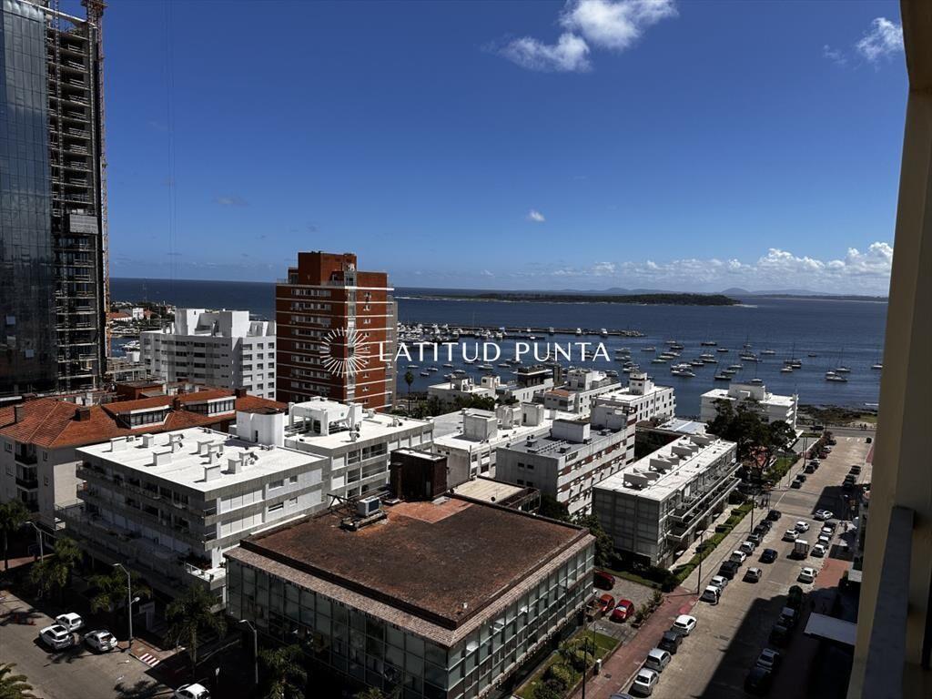 Piso alto en Península, 1 dormitorio y medio