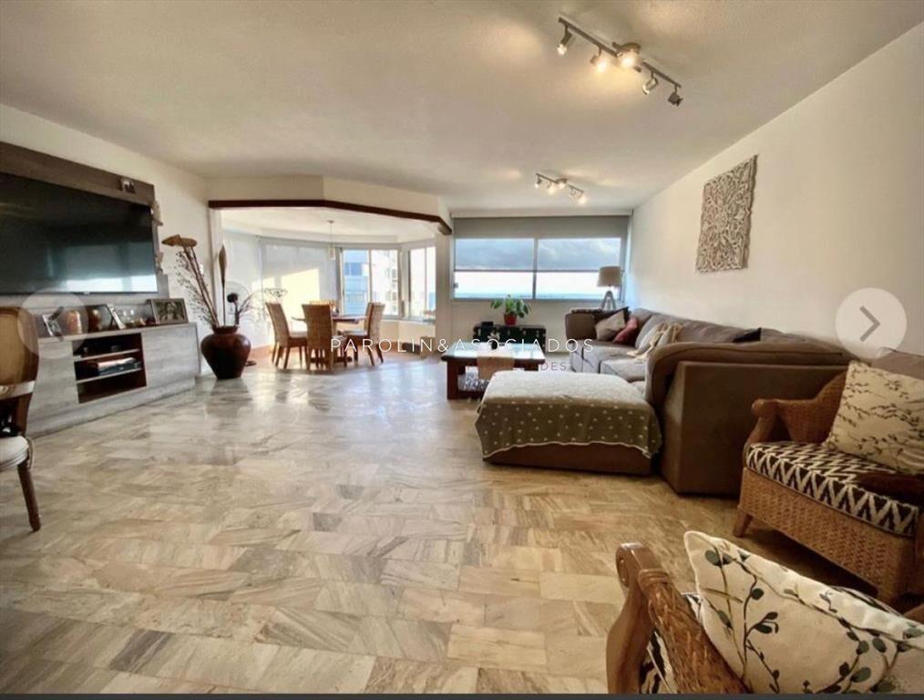 Apartamento en venta de 3 dormitorios + en Punta