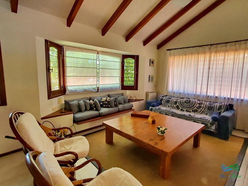 Vendo casa 4 dormitorios, terreno 3.000 m2, piscina, en Bra
