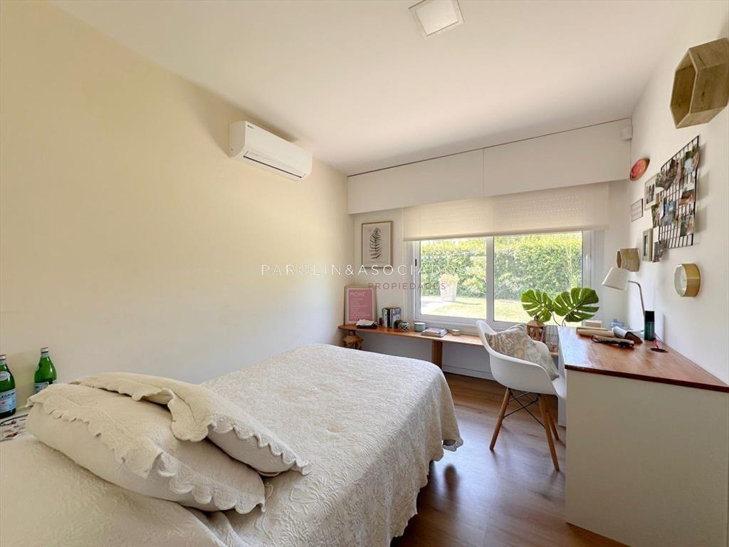 Casa En Venta de 4 Dormitorios En Jardines De Cordoba, Punt