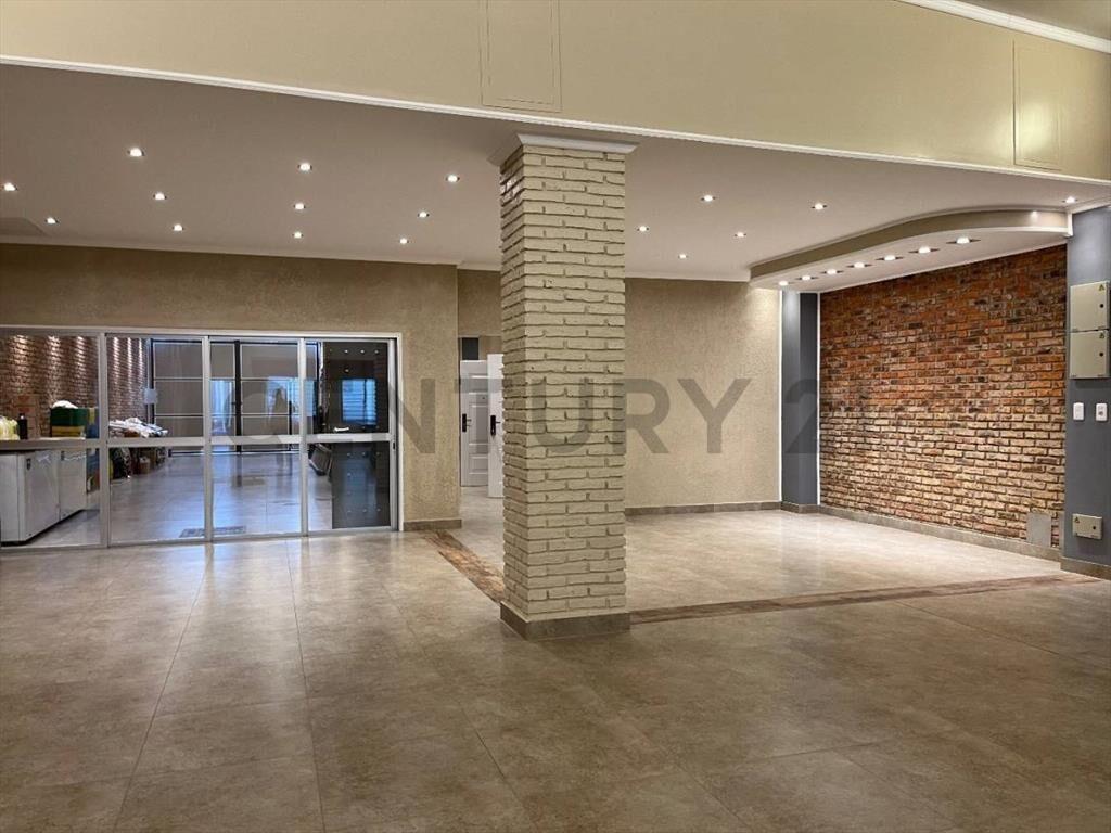 Excepcional Local comercial! 430m2 a estrenar Entrada par...