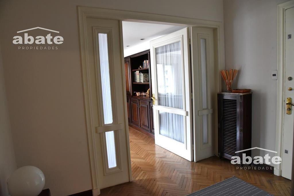 Venta apartamento de 4 dormitorios en Pocitos