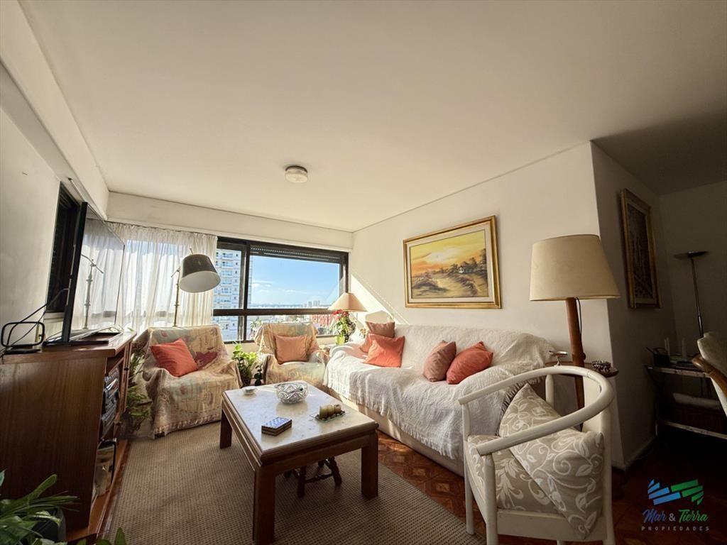 En Venta Amplio Apartamento en Torre Amalfi