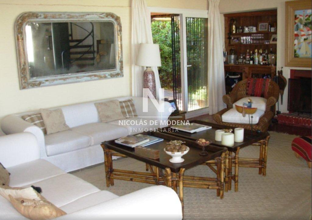 EXCLUSIVA CASA EN VENTA EN PUNTA DEL ESTE.