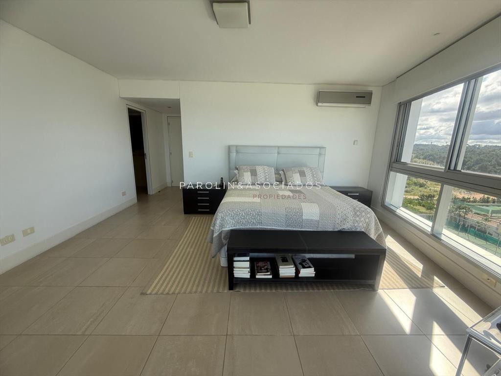Apartamento en venta de 3 dormitorios en edificio