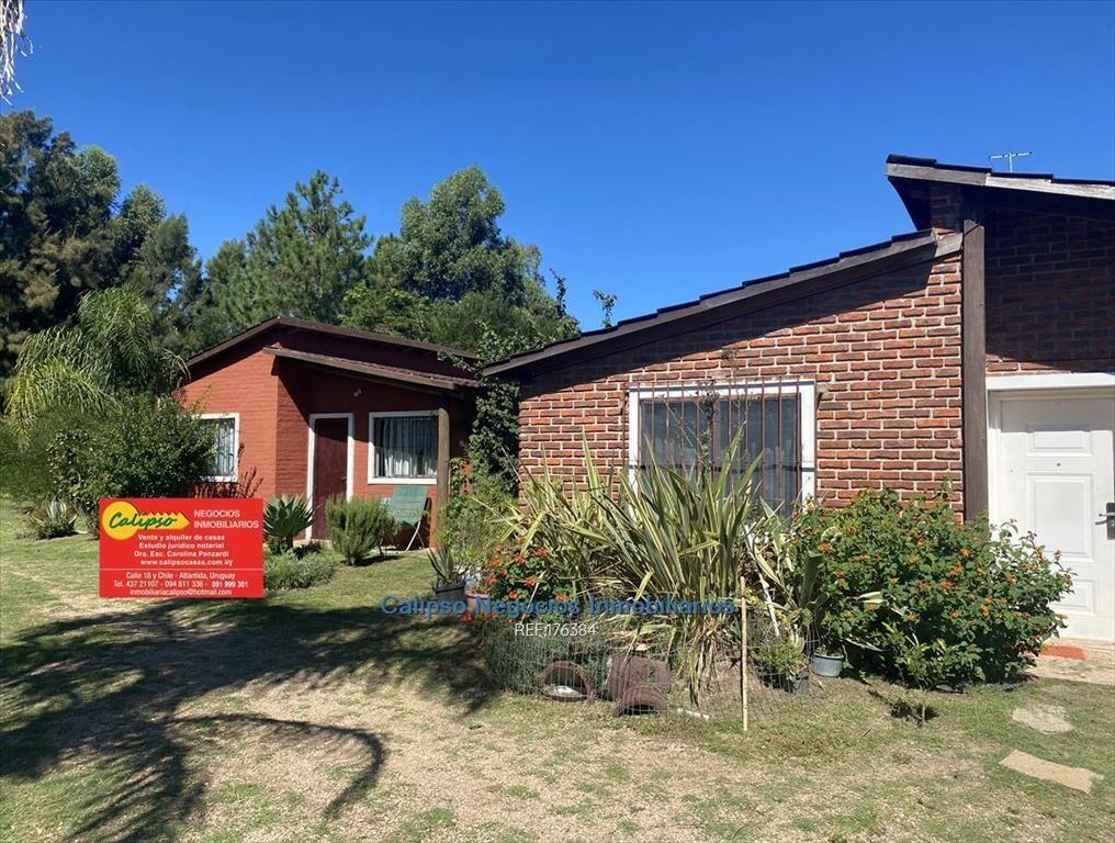 Venta de Complejo de 5 casas de 2 dorm. en Atlantida -