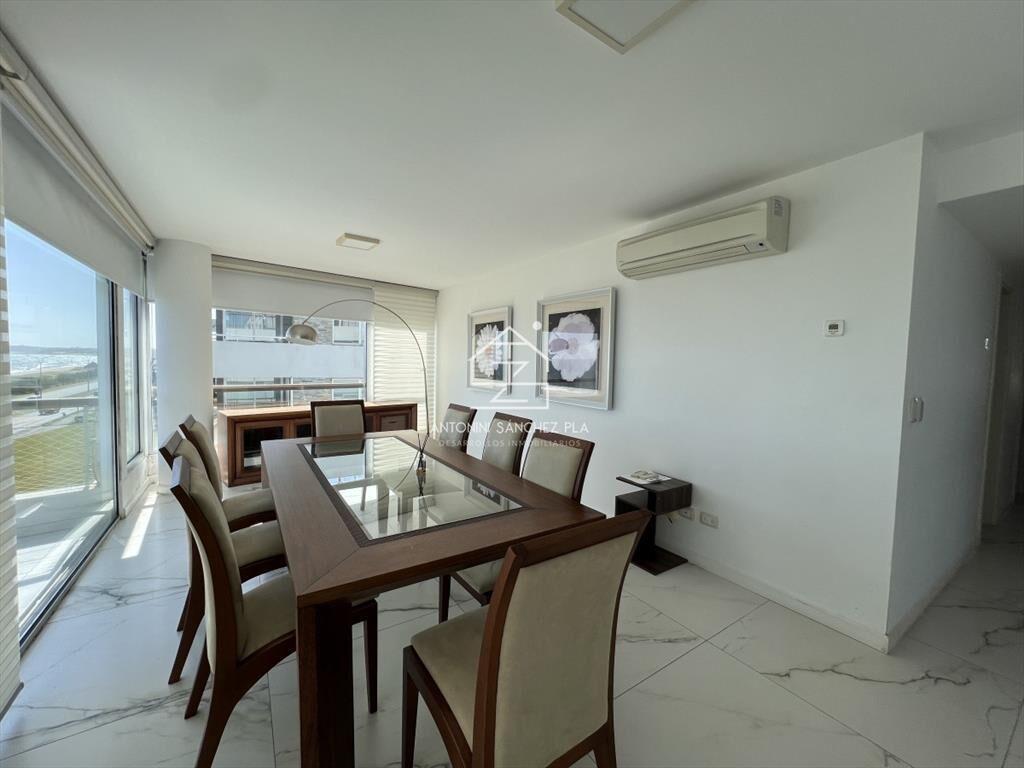 Hermoso apartamento en venta 4 dormitorios. Frente al mar P