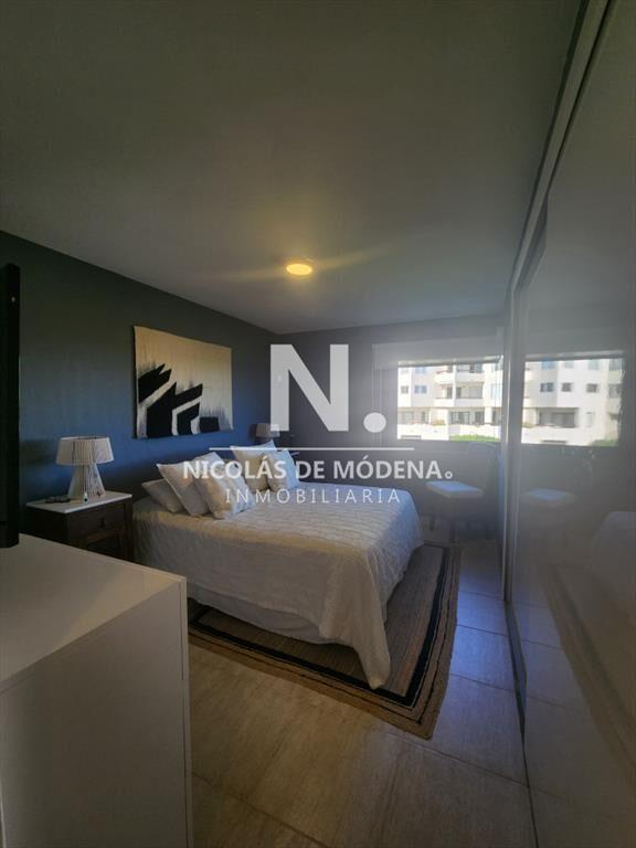Vende apartamento de 2 dormitorios + dependencia de servici