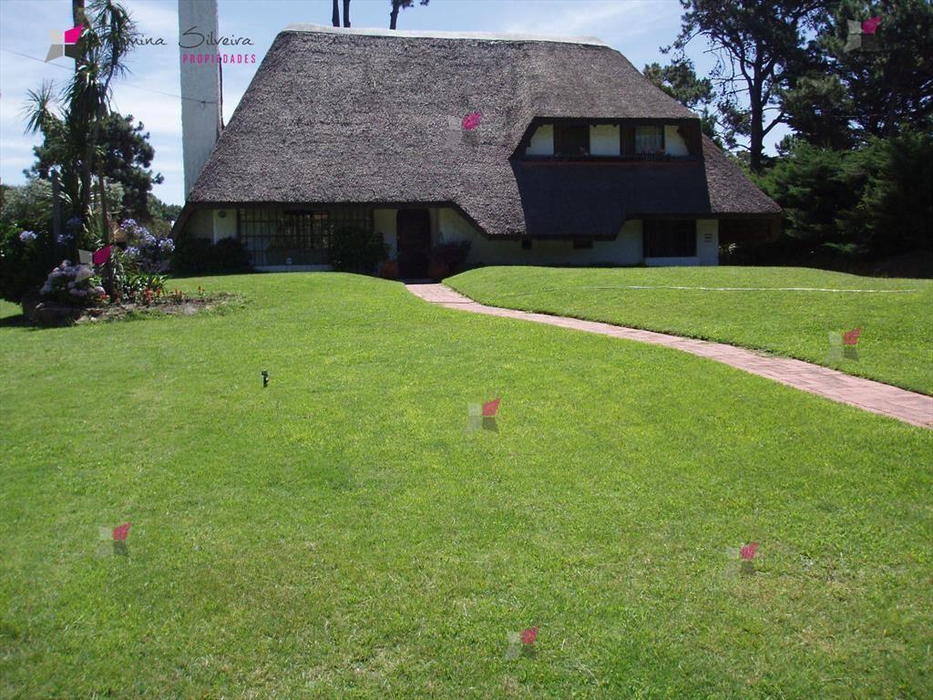 VENTA DE CASA DE 3 DORMITORIOS BEVERLY HILLS DEL