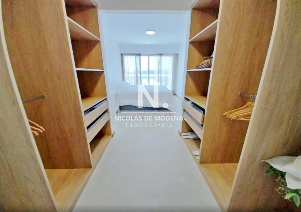 En venta exclusivo apartamento en Playa Brava, al