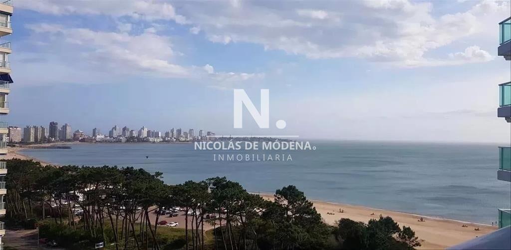 Vende apartamento de 2 dormitorios en Mansa Punta del Este