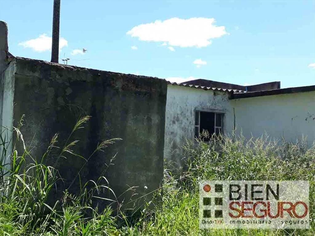 Chacra de 2,7 hás. con 2 casas y un apartamento en venta en