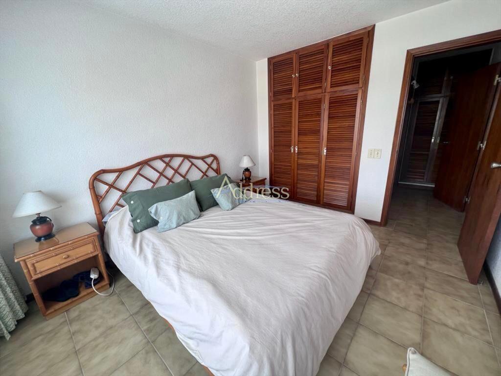 Departamento en edificio de categoría, consulte