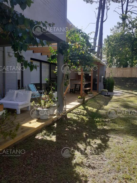 Moderna casa de dos plantas en San Rafael