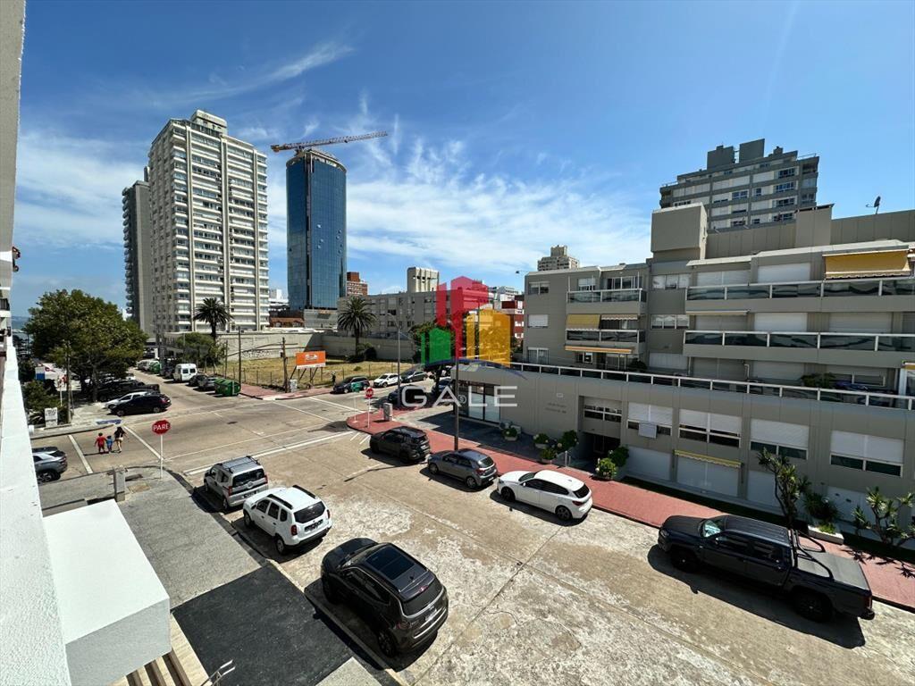 Apartamento de dos dormitorios en venta en Punta