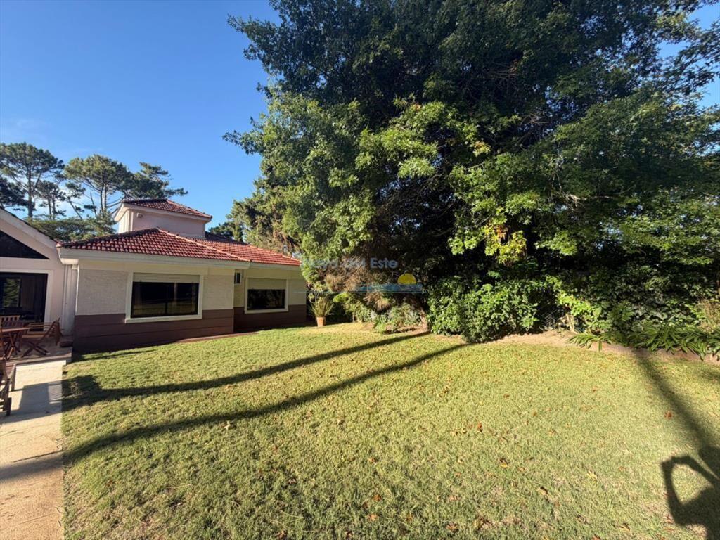 Casa en Alquiler anual U$D 4500 Punta del este 3