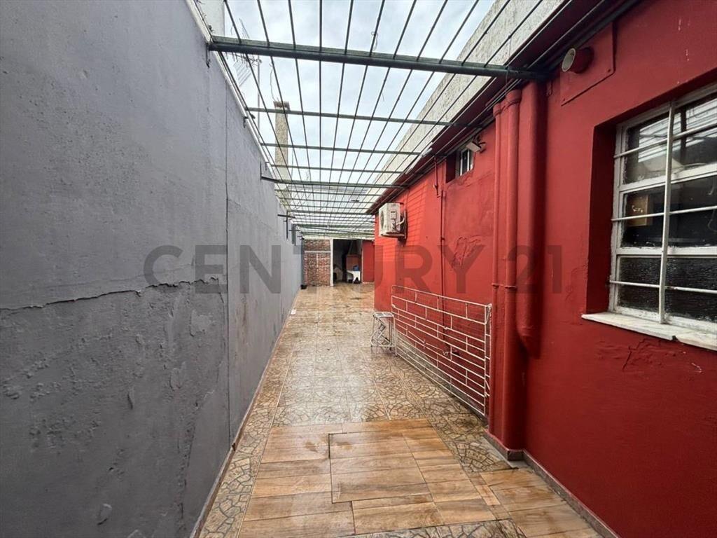 Venta Casa 3 Dormitorios + Apto Barrio Ituzaingó USD.149....