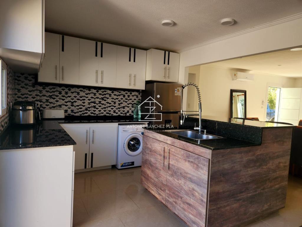 Vende Casa de 3 Dormitorios en Parque Burnett, con espacios