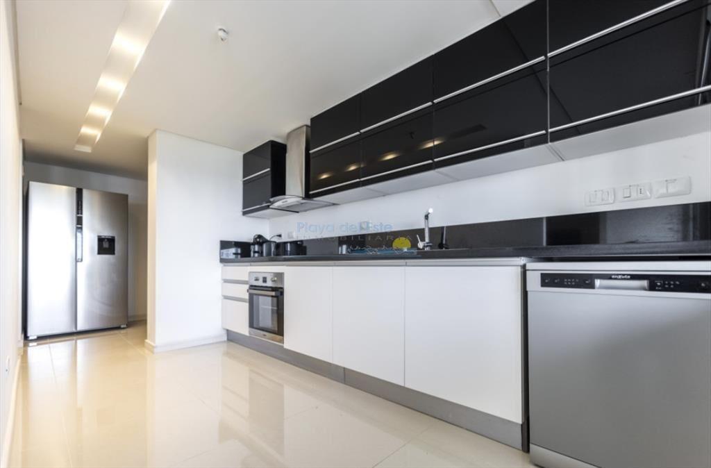 Moderno Penthouse con Vista al Mar, en Playa 3 y