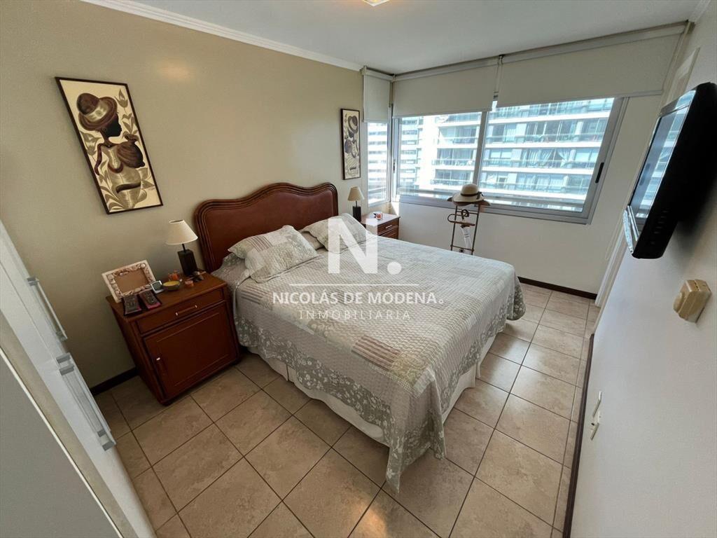 En venta apartamento de 3 dormitorios en Punta