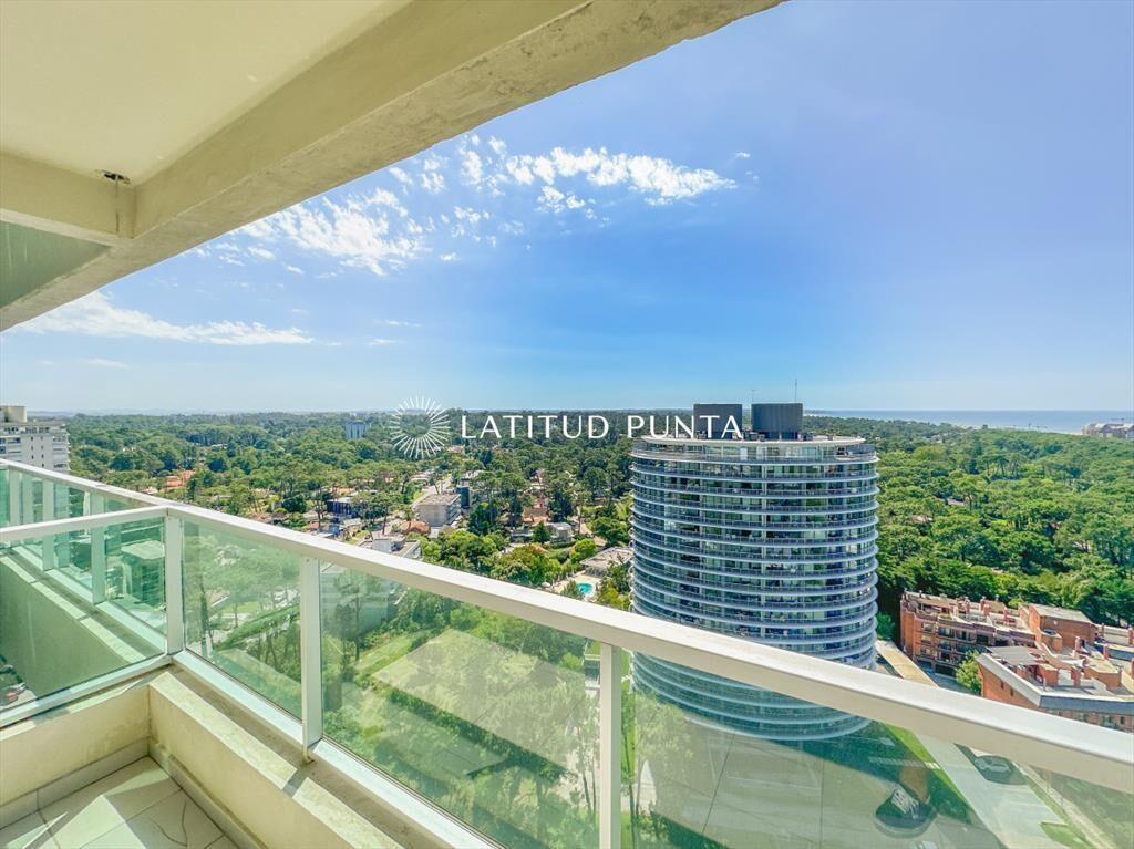 Apartamento en piso alto, 3 dormitorios y vista