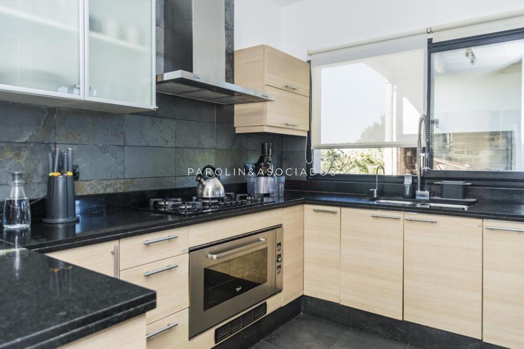 Casa en Venta de 4 Dormitorios en Village del