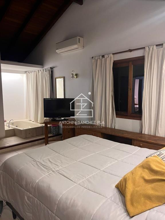 CASA EN ALQUILER CON PISCINA