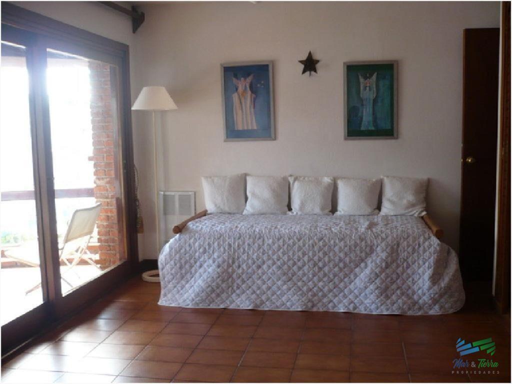 Alquilo apartametno 2 dormitorios con vista al mar en Penin