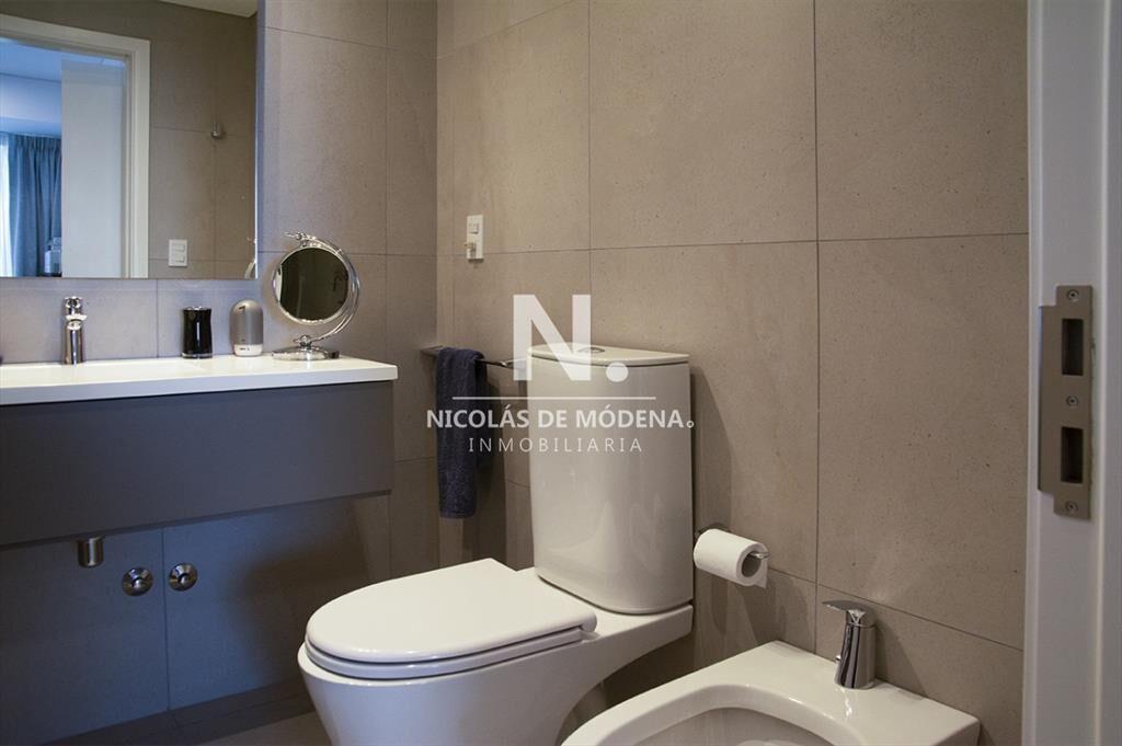 Departamento de 4 dormitorios en venta, frente al