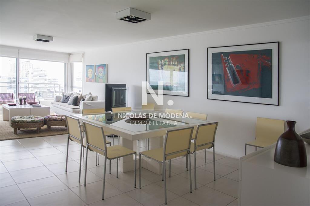 Vende apartamento de 3 dormitorios + dependencia