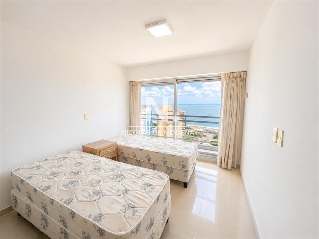 En venta apartamento de 3 dormitorios con vista