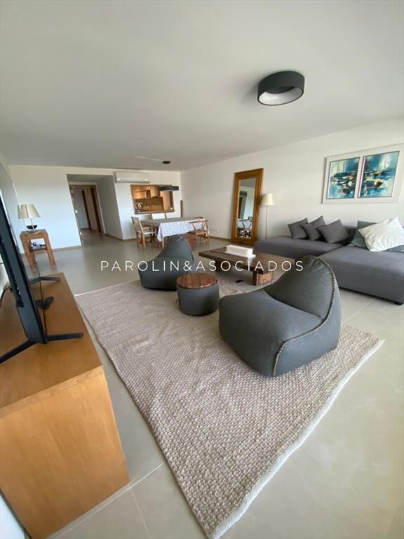 Apartamento en venta de 2 dormitorios en primera