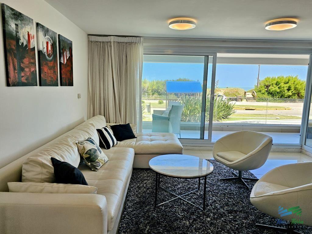 Venta de apartamento en primera línea sobre de 3