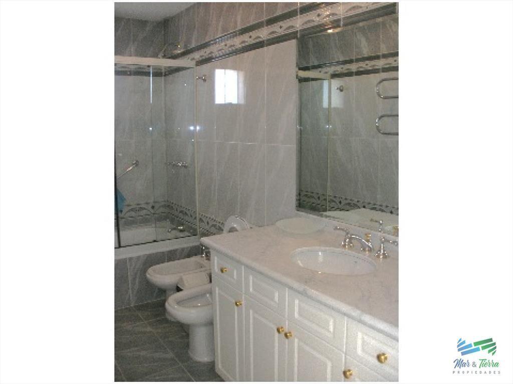 Apartamento de 3 dormitorios con vista al mar del