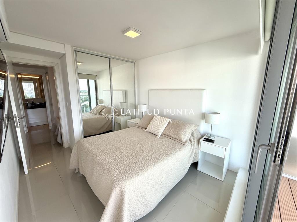 Brava, piso alto de 1 dormitorio y medio