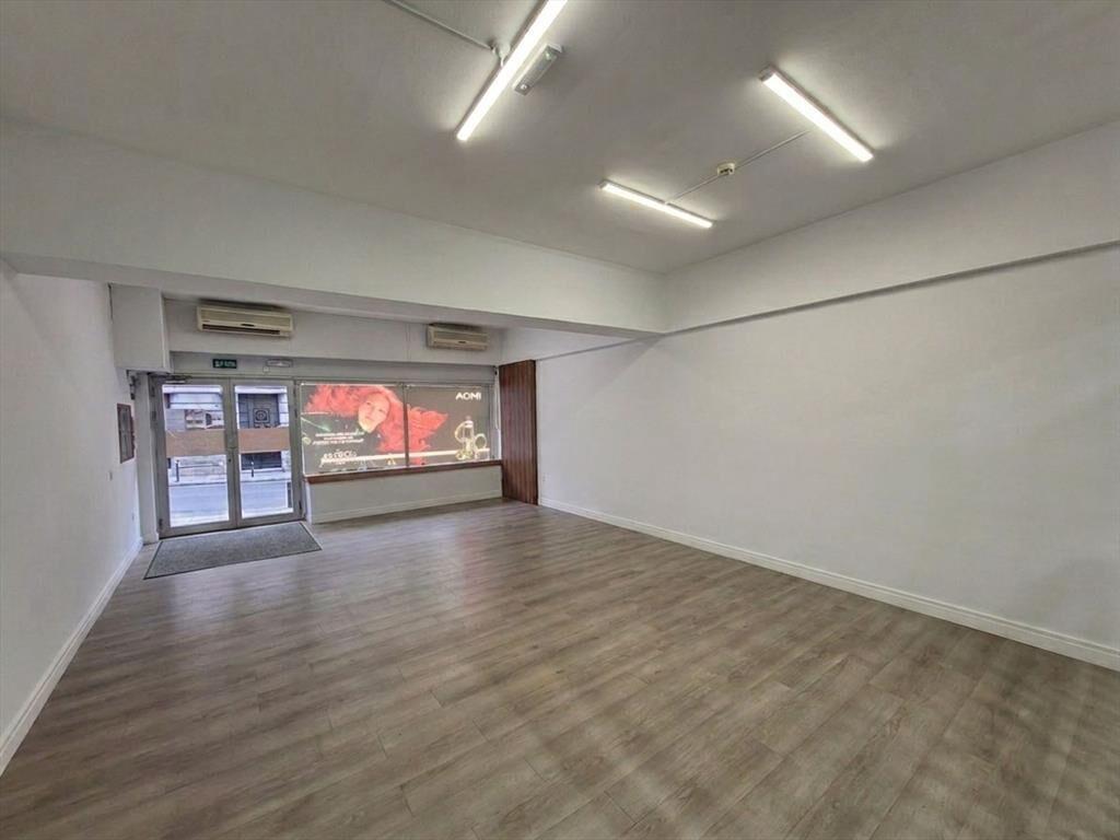 Alquiler de local comercial en el Centro Yi y 18