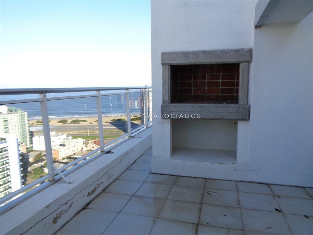 Pent House en venta en torre Manhattan, Punta del Este.