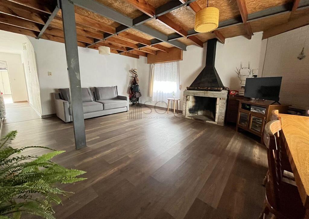 VENTA CASA ESQUINA 2 DORMITORIOS CON COCHERA – CERRO