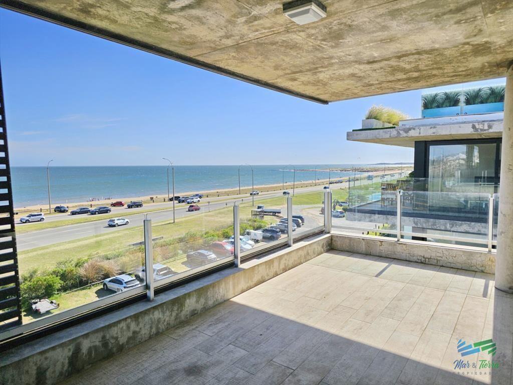Alquiler anual apartamento penthouse frente al mar 3 dormit