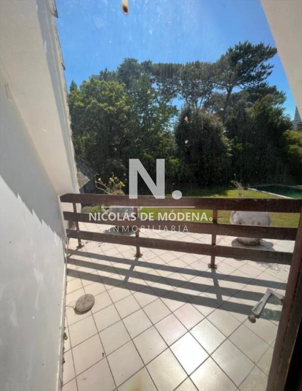 Vende casa de 7 dormitorios, en la Mansa Punta