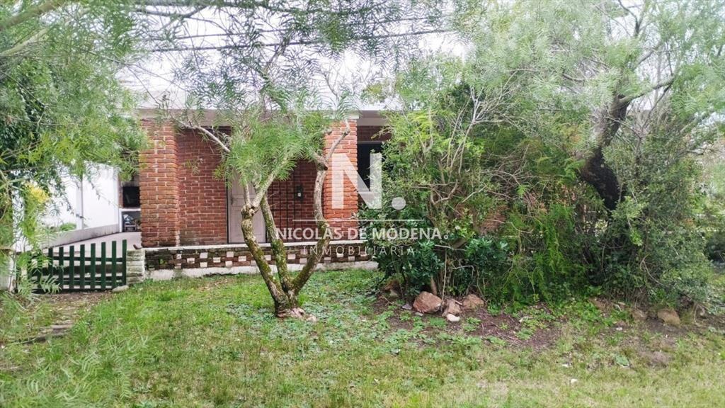 Vende casa de 4 dormitorios, con parrillero en